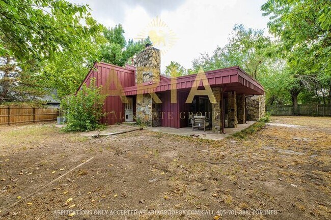 Building Photo - Unique 3 bed/2 bath Property with HUGE Bon...