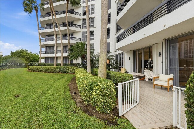 Building Photo - 3500 Mystic Pointe Dr