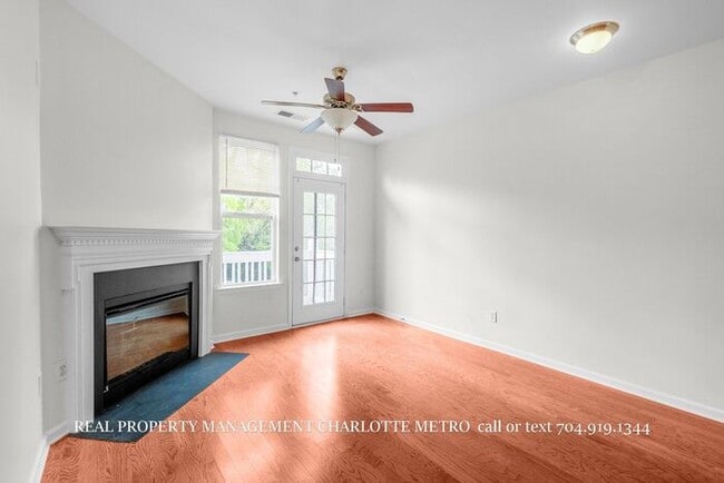Building Photo - Charming 2 Bed, 2 Bathroom city Retreat Near Uptown Charlotte & Greenway Access