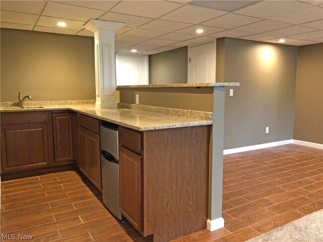 Building Photo - 3696 Kenway Blvd