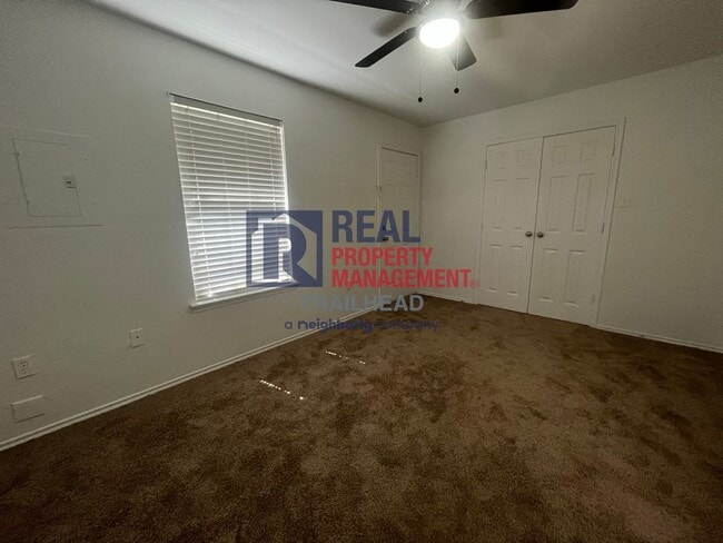 Building Photo - Great Location - 3 Bed/2 Bath - $500 Rent ...