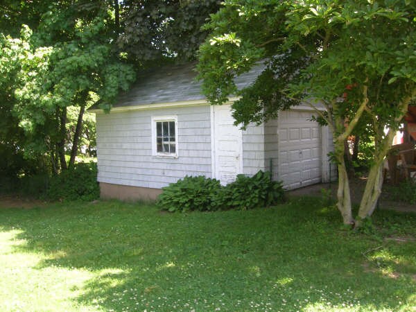 one car garage - 45 Harding Ave