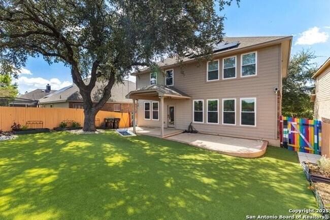 Building Photo - Move In Ready - Stunning 4 bd/2.5 Located ...