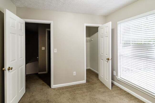 Building Photo - 4385 Bradley Dr SW