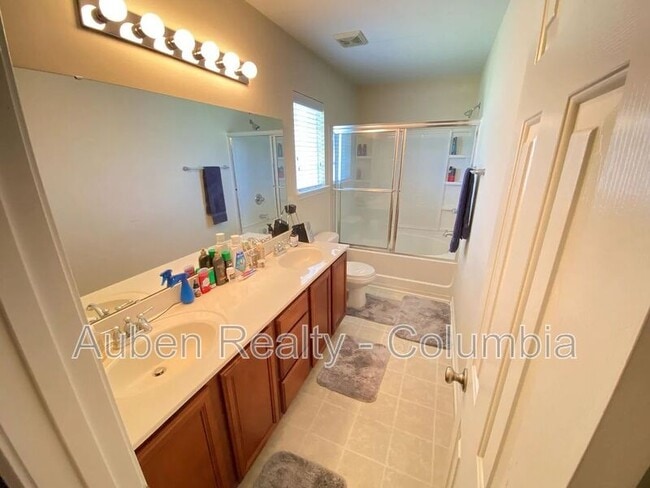 Building Photo - 109 Travertine Crossing
