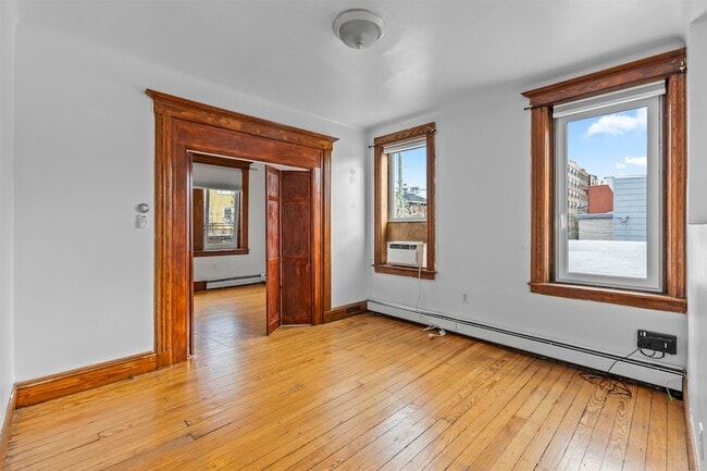 Building Photo - 201 19th St