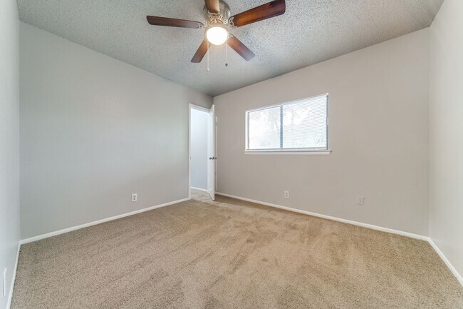 Building Photo - 3-BEDROOM IN HUNTERS CHASE, NORTHSIDE ISD