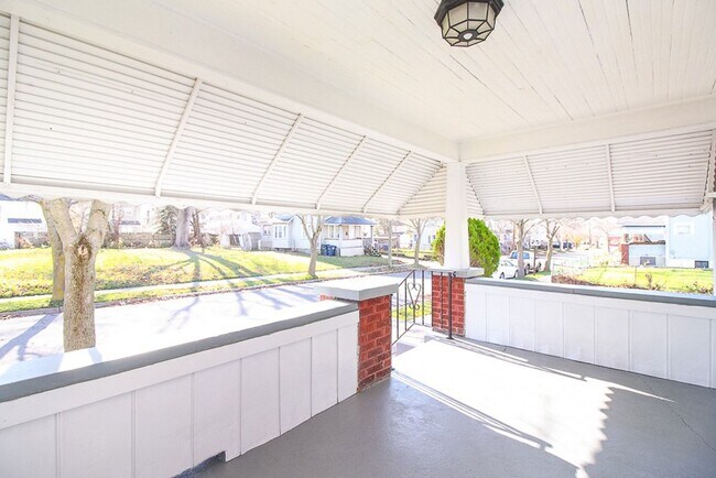 Building Photo - Upland Ave. 333
