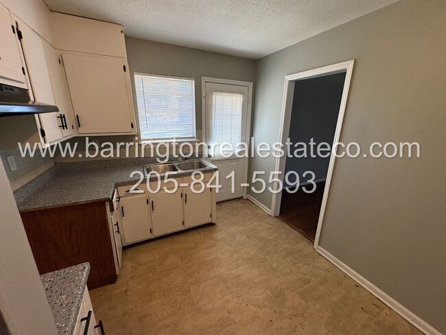 Building Photo - Center Point