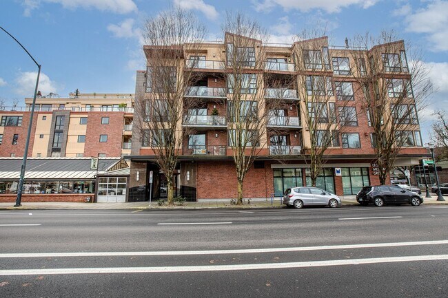 Building Photo - Sweet + secure 1/1 condo with parking, extra storage room + AC available now!