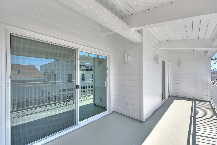 Building Photo - 310 Bayview Dr