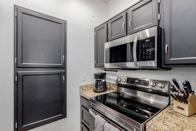 Building Photo - Racquet Club Condo – 1 Bedroom, 1 Bath