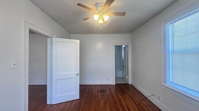 Building Photo - 3902 Dallas St