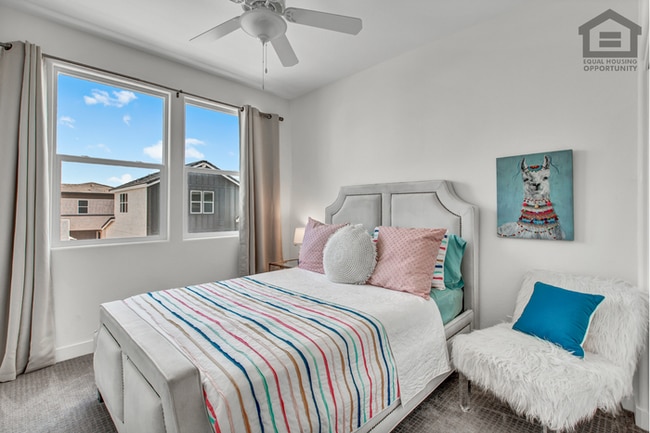 Building Photo - 3Bed/2.5Bath Beautifully Furnished or Unfurnished Home in Goodyear! -- MODERN FINISHES!