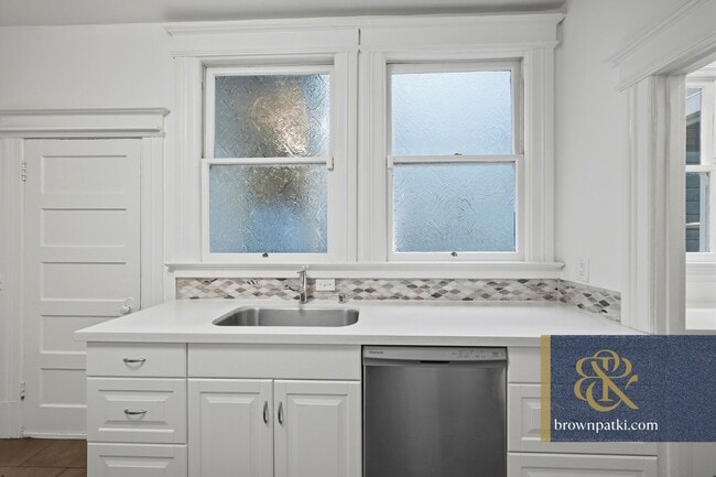 Building Photo - 1056 Cole St