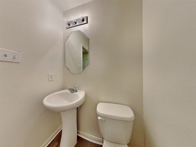 Building Photo - 3410 Maris Way