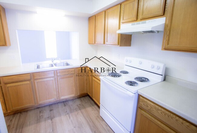 Primary Photo - 146 S Broadway Ave