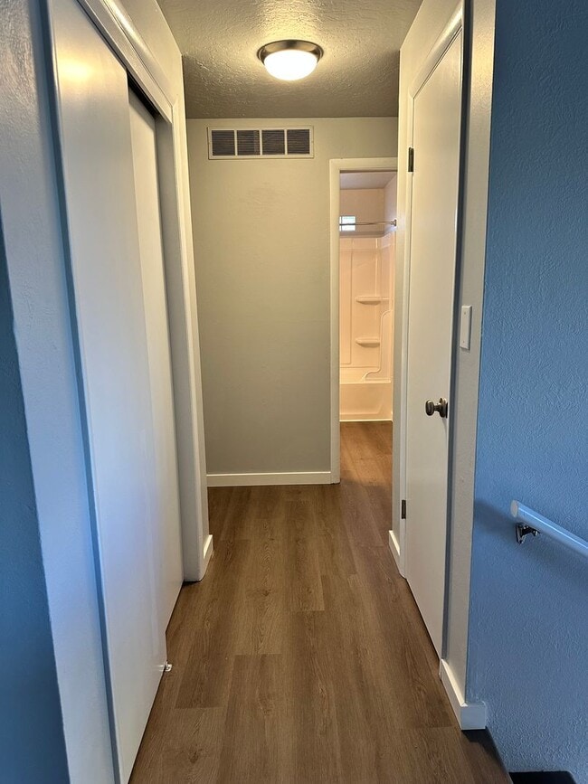 Building Photo - Updated 2-Bedroom 1 Bathroom Near Whitewat...