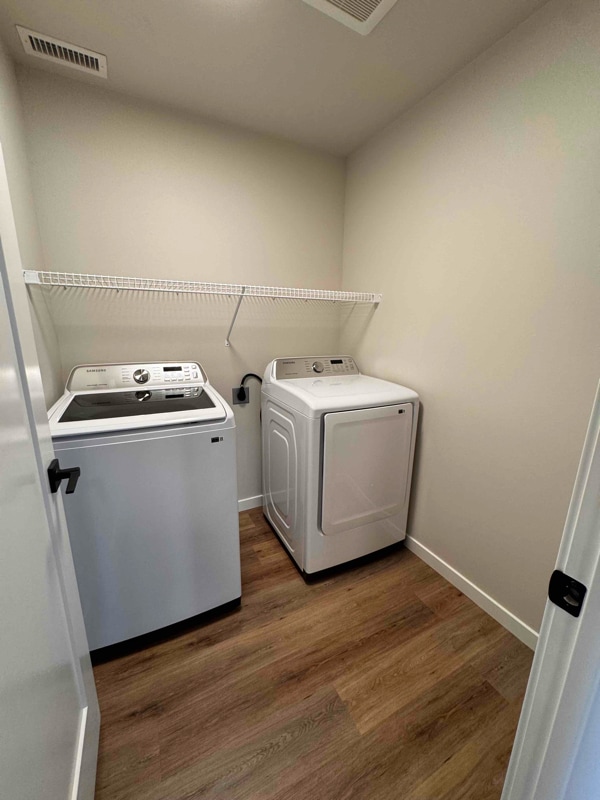 Building Photo - 966 E RR Ave