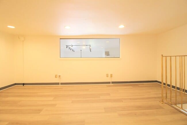 Building Photo - 16th & Pine, Commercial Store or Office Sp...