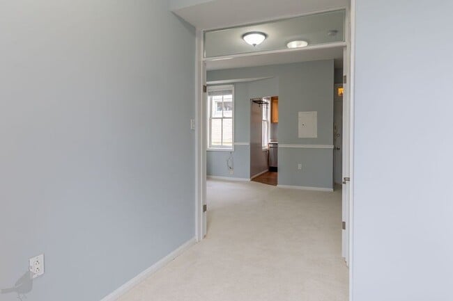 Building Photo - Terrific Two Bedroom Gem in Georgetown! Pa...