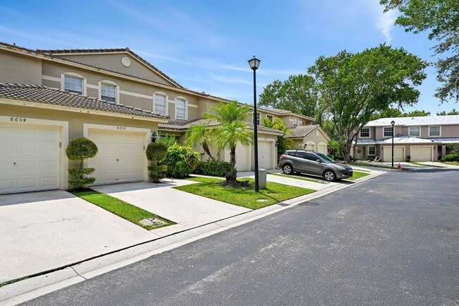 Building Photo - 8658 S Southgate Shores Cir