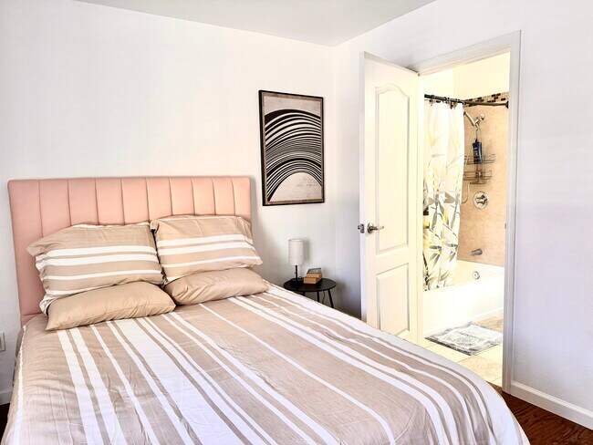 Building Photo - 12035 Alta Carmel Ct