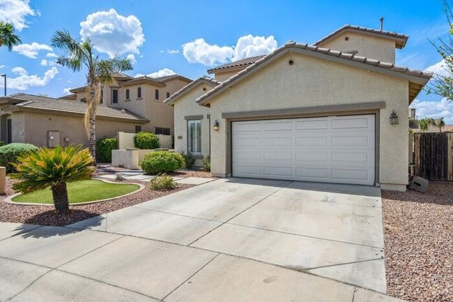 Building Photo - Beautiful 5 Bedroom 3 Bath home