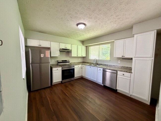 Building Photo - Welcome home!