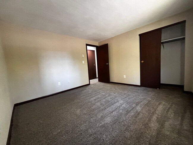 Building Photo - Peaceful West Milton Apartment Living – Sc...