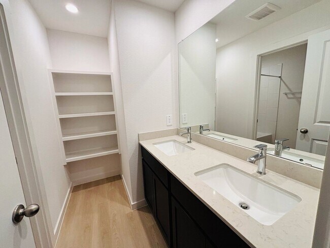 Building Photo - 1719 Mazzini Dr