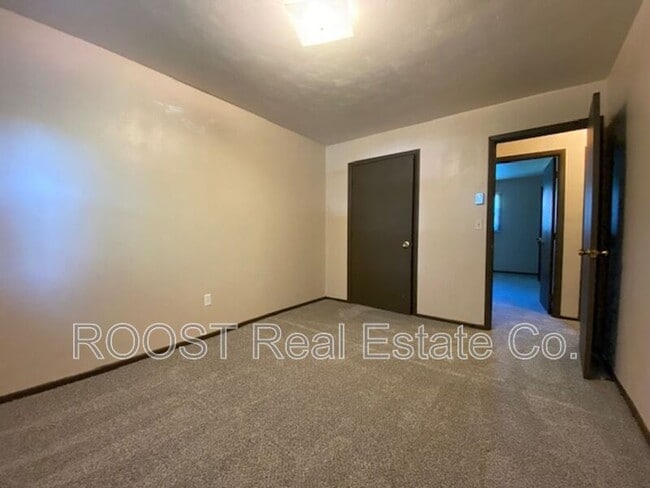 Building Photo - 421 N Russell St