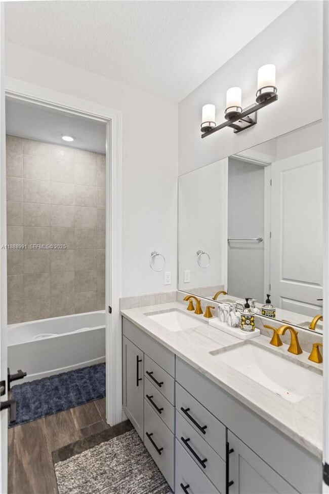 Building Photo - 4022 Large Leaf Ln