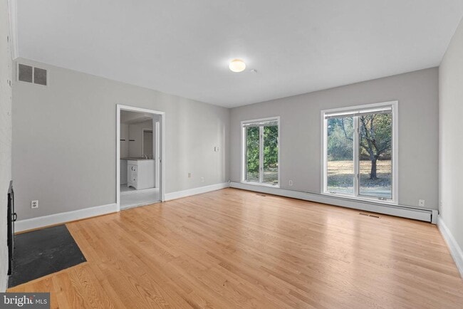 Building Photo - 901 Walker Rd