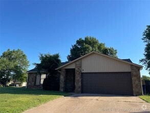 Building Photo - 8905 E 92nd Ct