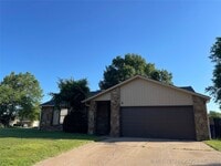 Building Photo - 8905 E 92nd Ct