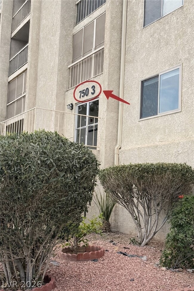 Building Photo - 750 S Royal Crest Cir