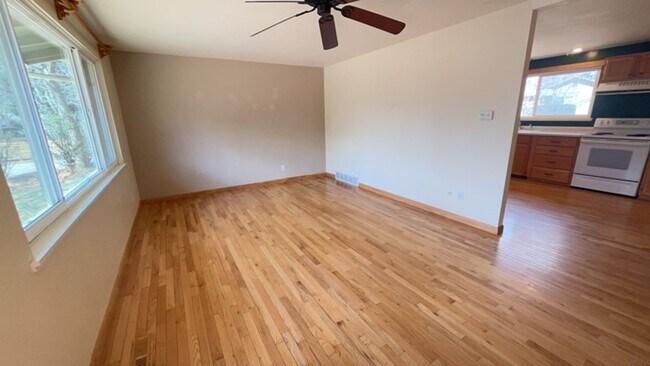 Building Photo - 2 Bedroom Bungalow in Fort Collins!