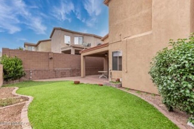 Building Photo - Beautiful home in gated community