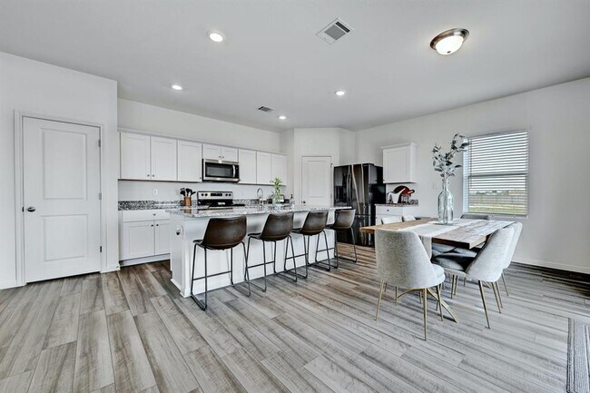 Building Photo - 215 Rubrum Rd