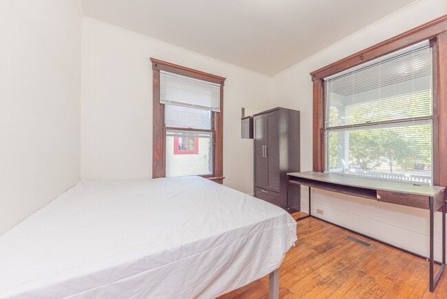 Building Photo - 1031 S Forest Ave