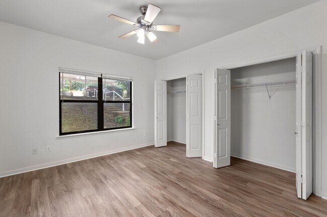 Building Photo - Massive 3 Bedroom, 3 Bath Duplex
