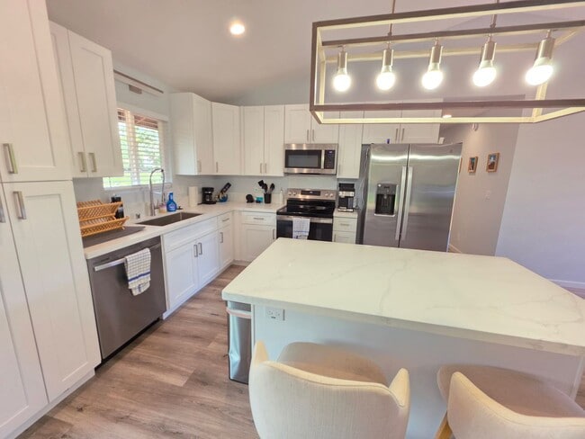 Building Photo - Available August 1 | Fully Furnished 3BD/3BA Home in HPP (Hawaiian Paradise Park)