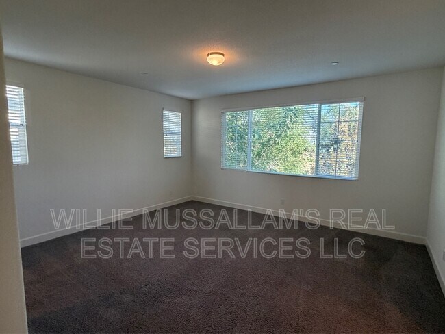 Building Photo - 1388-1390 Dairy Dr