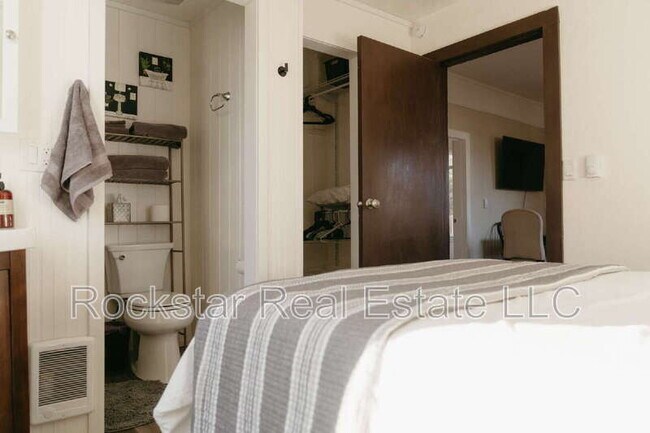 Building Photo - 1307 W Cleveland Ave