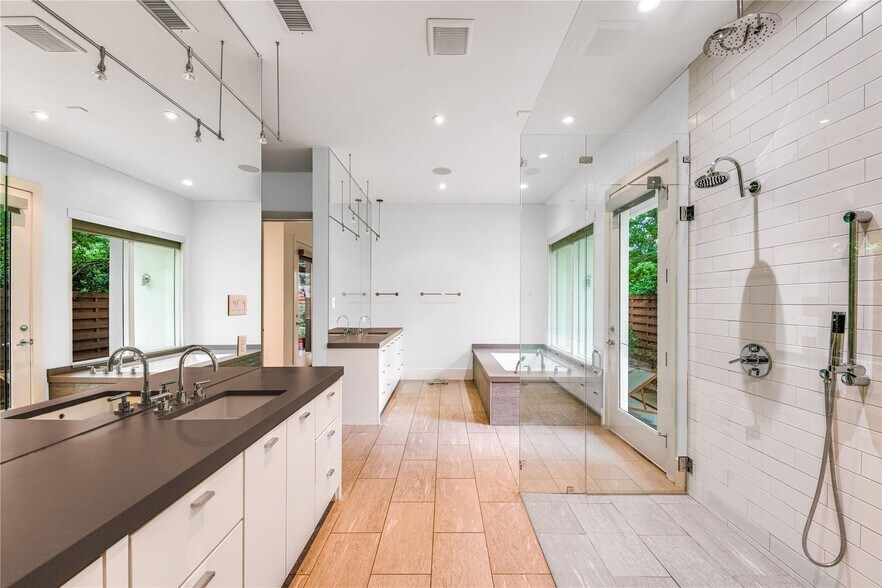 Building Photo - 5624 Melshire Dr