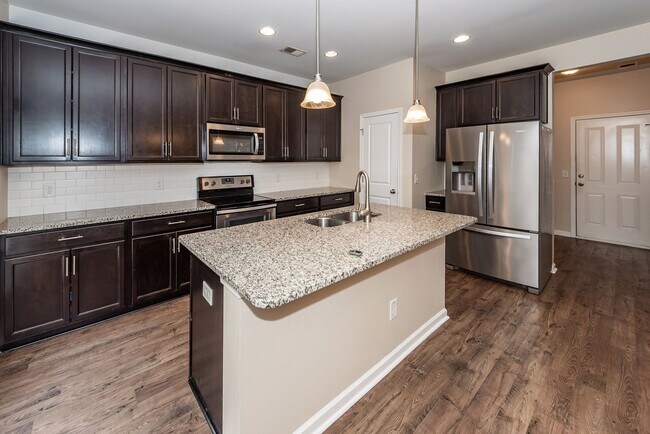 Building Photo - 3 Bedroom, 2.5 Bathroom Home in Hunters Bend - Ladson