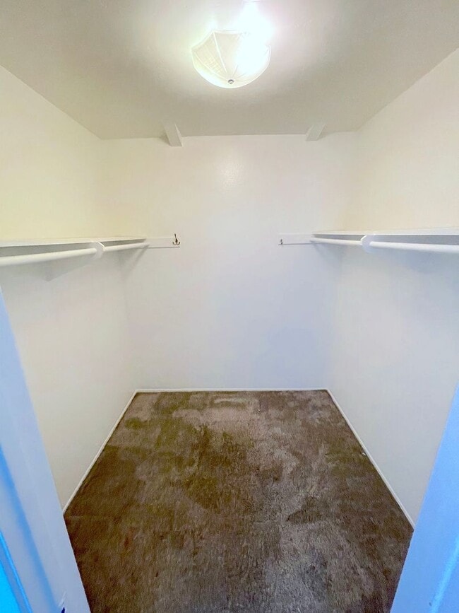 Building Photo - M/I SPECIAL - Remodeled Townhome in Point ...