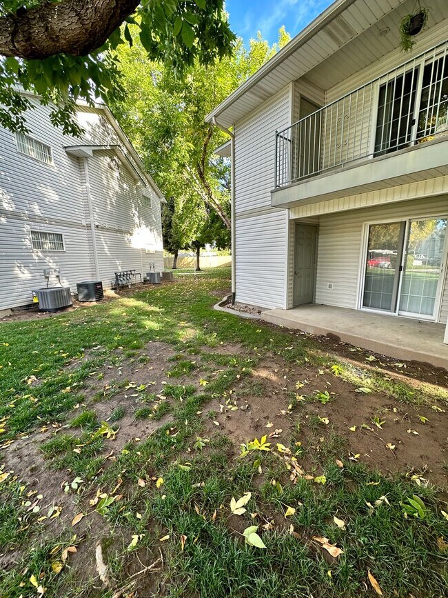 Building Photo - Remarkable Value. Unbeaten Location.