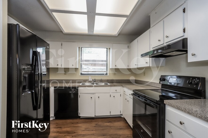 Building Photo - 9923 57th Way N
